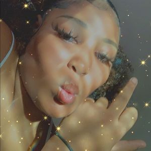 Meet your Posher, Macaria